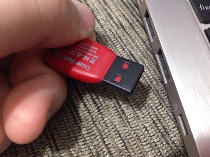 Tenha em mãos um pendrive de pelo menos 4Gb (Foto: Reprodução/Felipe Vinha)