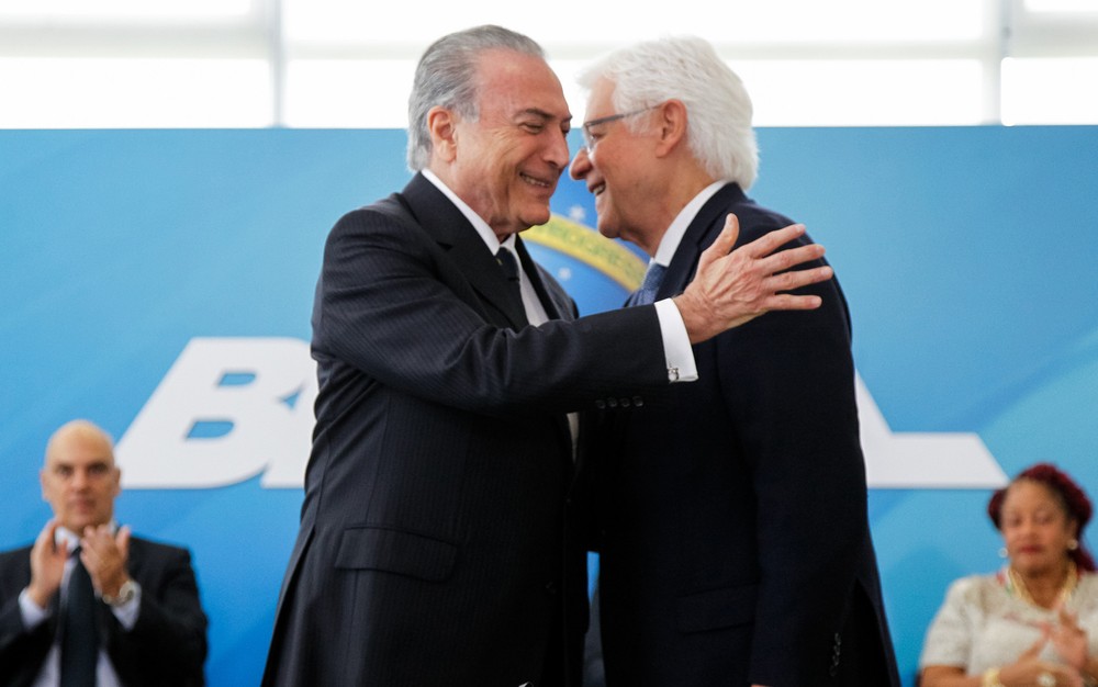 O ministro da Secretaria-Geral, Moreira Franco, e o presidente Michel Temer, durante a cerimônia de posse, no último dia 3 (Foto: Beto Barata/PR)
