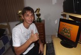 Líder do Cartola, estudante de Neves Paulista sonha viver do futebol Líder do Cartola, estudante de Neves Paulista sonha viver do futebol