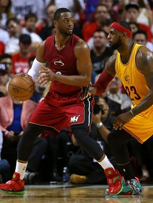 Dwyane Wade levou a melhor contra LeBron James (Foto: Getty Images)