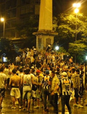 Torcida do Atlético-MG faz festa na Praça Sete após título da Copa do Brasil (Foto: Leonardo Simonini \GloboEsporte.com)