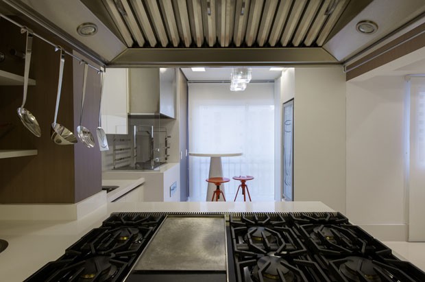 Apartamento com ambientes integrados em Perdizes (Foto: Romulo Fialdini / divulgação)