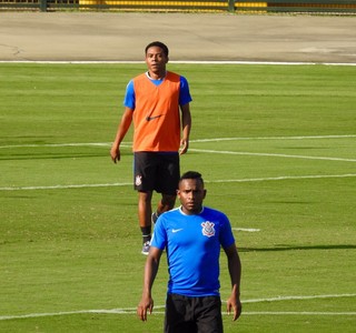 Em treino no Pacaembu, Tite mantém Elias entre titulares para clássico