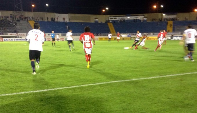 Boa Esporte vence o Paraná por 1 a 0 em Varginha (Foto: Breno Beretta / EPTV)