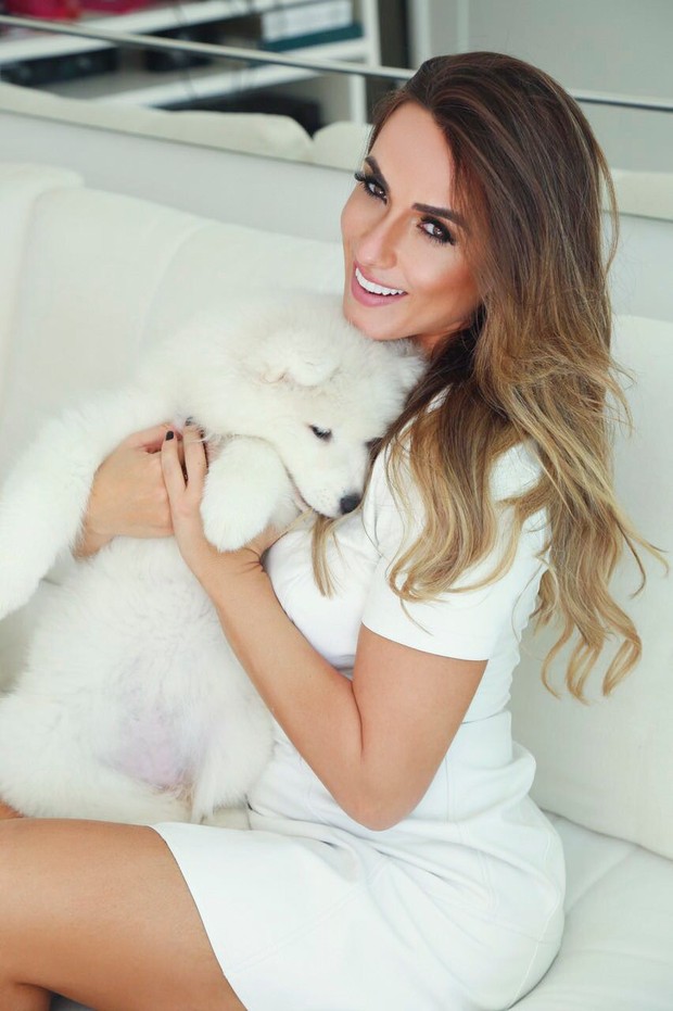 Nicole Bahls com sua nova cadela, Chloe (Foto: Gabriel Correia / RL Assessoria) Nicole Bahls com sua nova cadela, Chloe (Foto: Gabriel Correia / RL Assessoria)