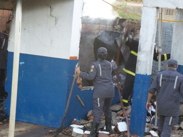 Segundo funcionário, incêndio foi criminoso (Foto: blogbraga/Repórter Paiva)