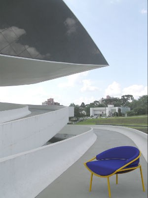 Projeto da cadeira "Ochio", inspirada no Museu Oscar Niemeyer, ficou em segundo lugar na disputa do Prêmio Brasilidade Industrial (Foto: Divulgação/Fabrício Rocca)