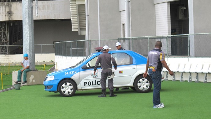 Policia no Engenhão (Foto: Thales Soares) Policia no Engenhão (Foto: Thales Soares)