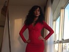 Taís Araújo posa sexy com look Dama de Vermelho para ensaio