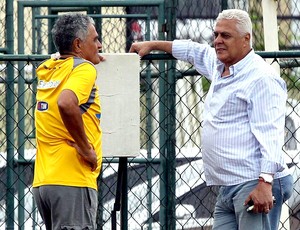 Gaúcho e Roberto Dinamite no treino do Vasco (Foto: Cezar Loureiro / Agência O Globo)