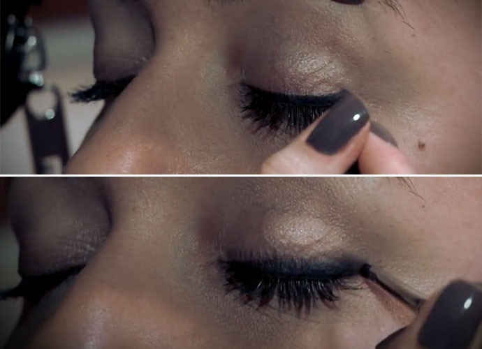 Cantora ensina o forte da 'make Sandy': raiz dos olhos bem marcada com lápis preto (Foto: Gshow/TV Globo)