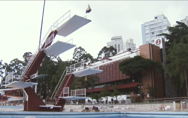 Jacqueline Valente durante salto em treinamento (Foto: Reprodução SporTV)