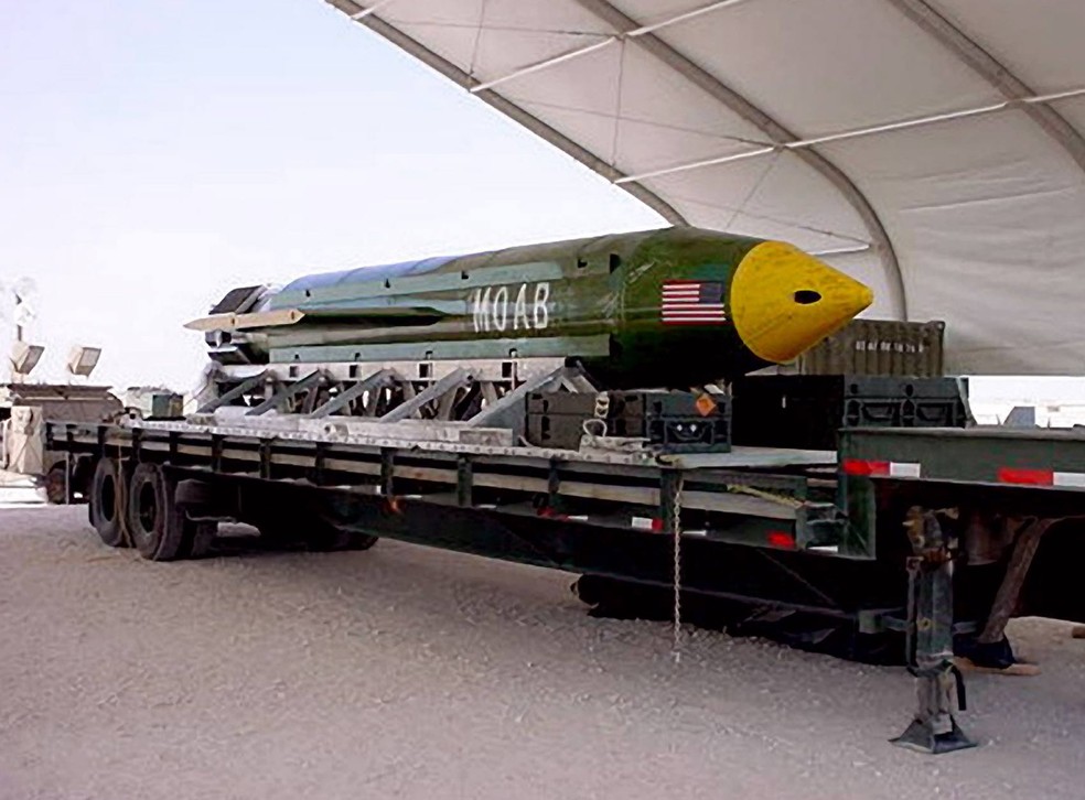 MOAB, bomba do tipo lançado no Afeganistão (Foto: Força Aérea dos Estados Unidos)