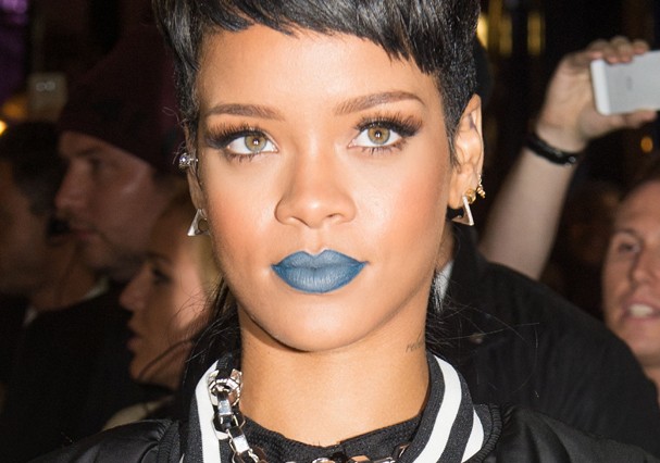 Resultado de imagem para use batom de cor azul a seu favor