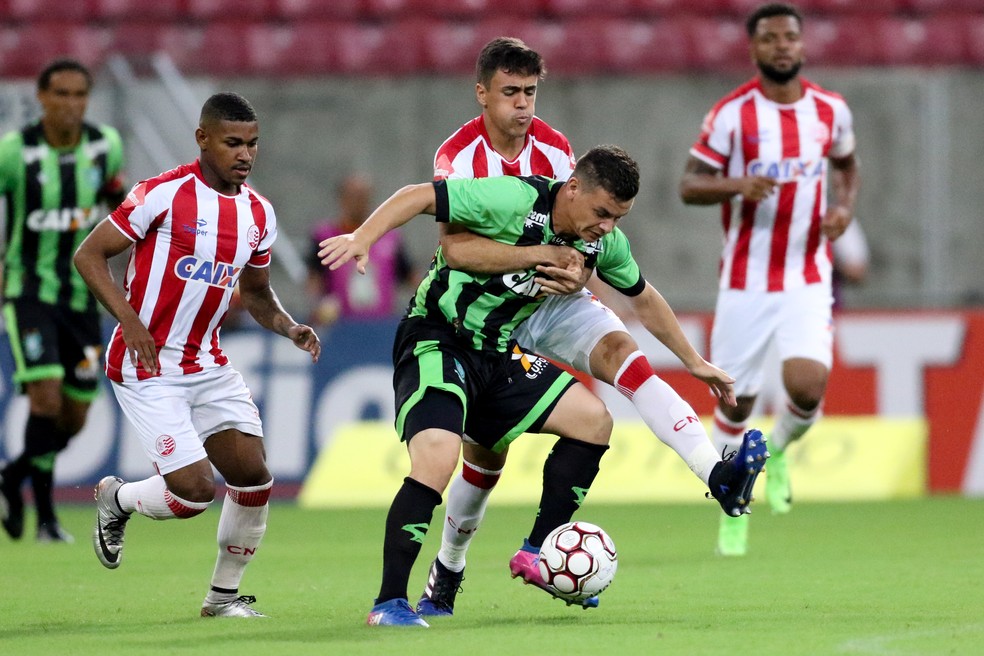 Náutico e América-MG fizeram jogo de poucas chances e nenhum gol na Arena Pernambuco (Foto: Aldo Carneiro / Pernambuco Press)