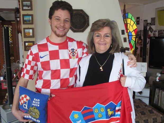 Danilo Pavičić e sua mãe, Daniela Pavičić: ambos vão torcer para a Croácia (Foto: Gabriela Gasparin/G1)