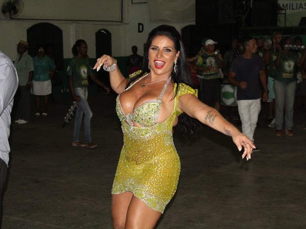 Solange Gomes em noite de samba no Rio (Foto: William Oda/ Ag. News)