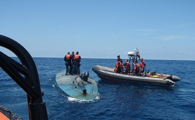 Submarino carregado com drogas é interceptado pela Guarda Costeira americana em 2009 na costa do Pacífico