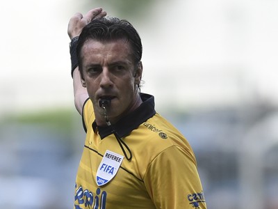 Raphael Claus é o árbitro da primeira partida das semifinais entre Atlético-MG e Cruzeiro (Foto: Douglas Magno)