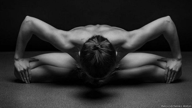Mas, como disse à BBC Mundo Alexandra Malykhova, uma das modelos do projeto, as imagens são tão cativantes que te prendem (Foto: Anton Belovodchenko) Mas, como disse à BBC Mundo Alexandra Malykhova, uma das modelos do projeto, as imagens são tão cativantes que te prendem (Foto: Anton Belovodchenko)