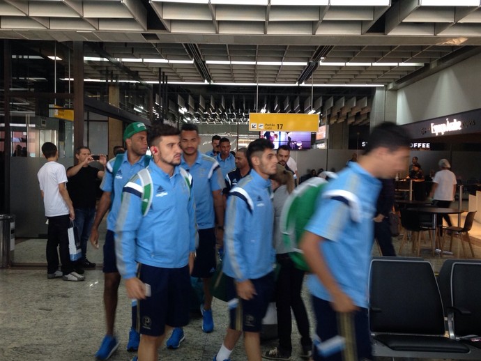 Oswaldo relaciona garotos da base, e Palmeiras viaja com 20 atletas