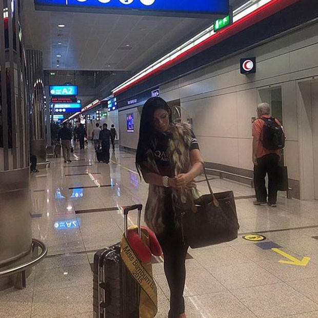 Suzy Cortez em aeroporto de Dubai, nos Emirados Árabes (Foto: Instagram/ Reprodução)