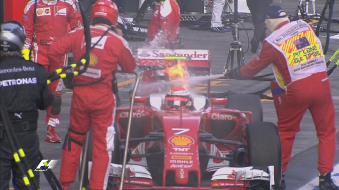Ferrari de Kimi Raikkonen teve princípio de incêndio no GP da Austrália (Foto: Divulgação) Ferrari de Kimi Raikkonen teve princípio de incêndio no GP da Austrália (Foto: Divulgação)