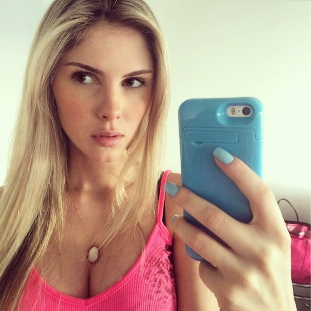 EGO Bárbara Evans manda recado em rede social Cada dia te amo mais notícias de Famosos