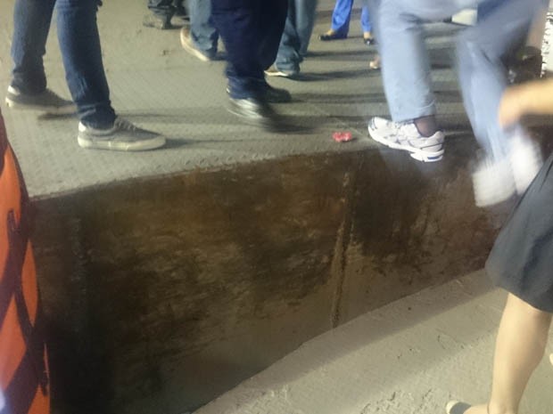 Também na barca Itapuca, os fiscais encontraram um enorme desnível no desembarque. (Foto: Divulgação/ Procon-RJ)