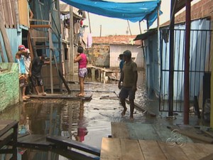 Cheia em Manaus, bairro Bariri (Foto: Reprodução/TV Amazonas)