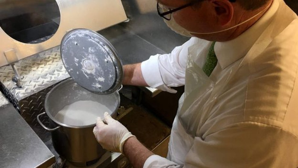  Pó resultante da cremação: mais fino e branco que o tradicional (Foto: BBC)