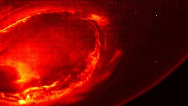 Imagem em infravermelho da aurora do polo sul - algo que nenhum telescópio conseguiu registrar  (Foto: NASA/JPL-CALTECH/SWRI/MSSS)