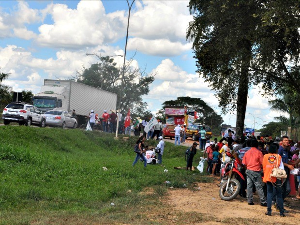 Em Jaru, RO, manifestantes fecharam a BR-364 no perímetro urbano da cidade (Foto: Elias Gonçalves/Arquivo Pessoal)