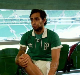 Valdivia diz não ser mercenário e ataca: 