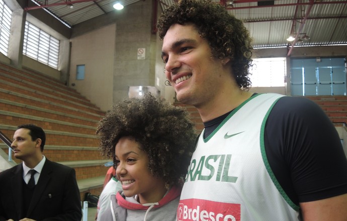 Anderson Varejão treino seleção brasileira basquete Osasco (Foto: David Abramvezt)