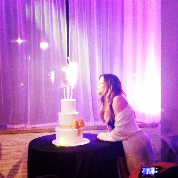 Khloe Kardashian em sua festa de aniversário (Foto: Instagram/ Reprodução)