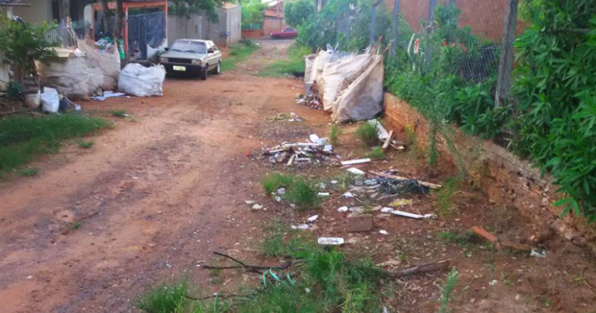 Moradores de Regente Feijó pedem asfalto à rua na Vila São Bento - Globo.com