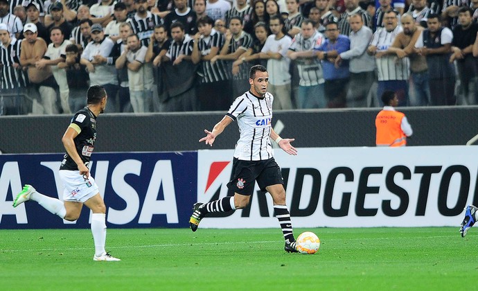 Pivô de futsal, Renato Augusto vira alternativa para lugar de Guerrero