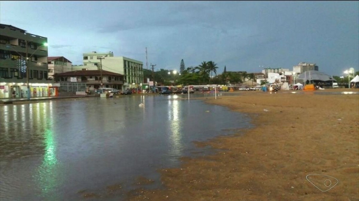 Chuva Provoca Estragos No Sul Do Es Mas N O Atrapalha R Veillon Sul