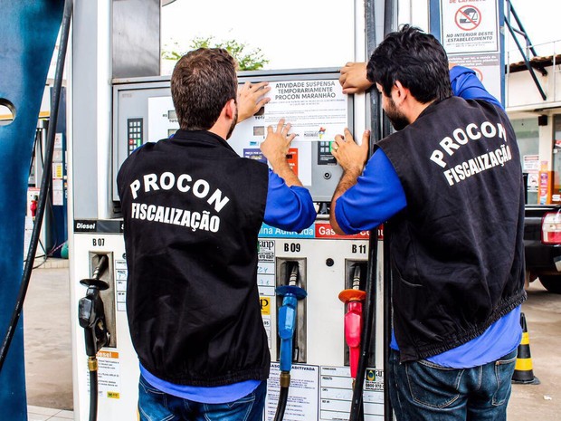 O posto teve o tanque de gasolina interditado por apresentar gasolina adulterada em São Luís (Foto: Divulgação/ Procon/MA)
