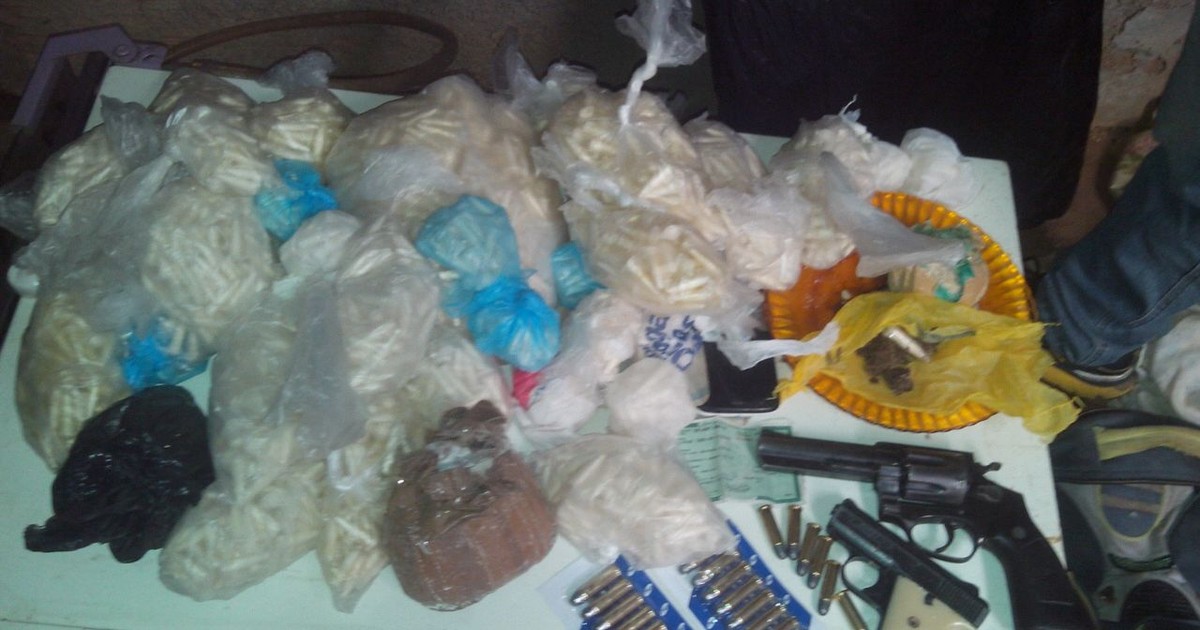 Polícia Militar apreende 3.248 mil pinos de cocaína em Pádua, no RJ - Globo.com