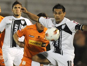 Cristian Suarez cobreloa Raul Roman Tacuary sul-americana (Foto: Agência AFP)