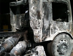Caminhão de Adalberto Jardim aós incêndio em prova da Fórmula Truck em Cascavel (Foto: Reprodução Twitter)