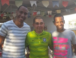 Torcedores doam a camisa de Neymar para instituição filantrópica de Belo Horizonte (Foto: Tayrane Côrrea)