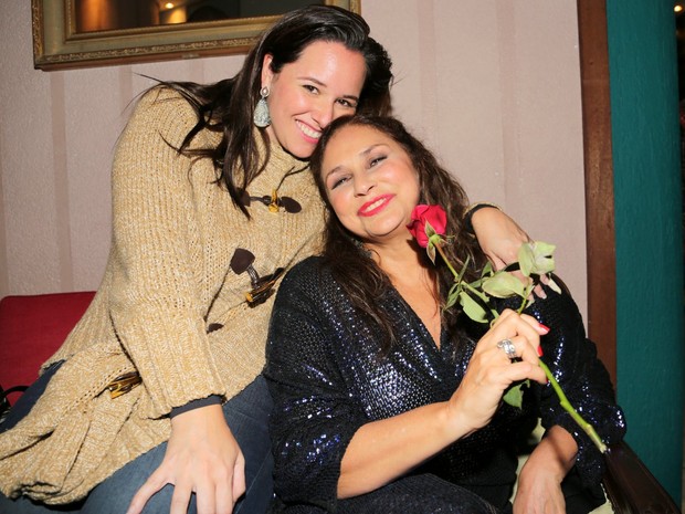 Mariana Belém, grávida, e a mãe, Fafá de Belém, em show em São Paulo (Foto: Denilson Santos/ Ag. News)