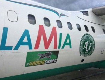 Avião adesivado da Chapecoense seguia rumo a Medellín (Foto: Reprodução Twitter)