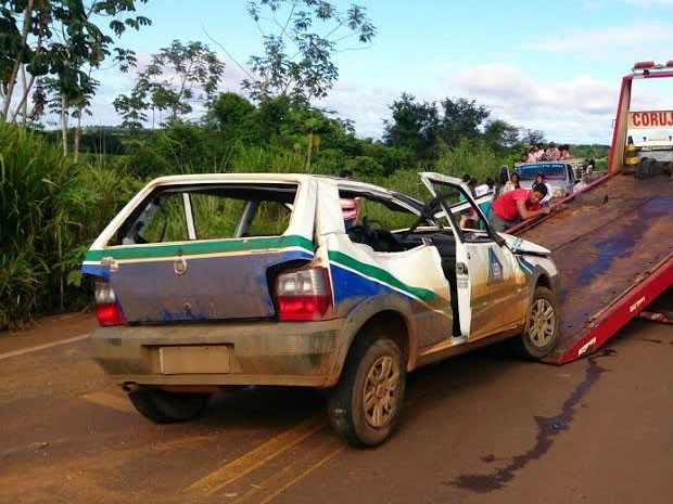 Carro capota em rodovia em MT (Foto: Marcelo Souza/TVCA)