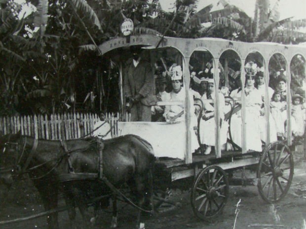 No primeiro carnaval de Tibagi, em 1910, Manoel da Costa Moreira, conhecido como Cadete, montou um carro alegórico carnavalesco (Foto: Divulgação/Prefeitura de Tibagi)