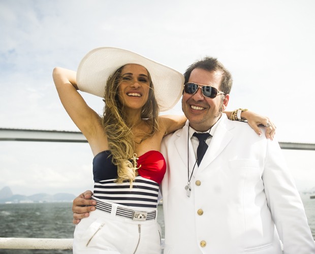 Ingrid Guimarães e Leandro Hassum gravam em barco (Foto: João Miguel Junior / TV Globo)