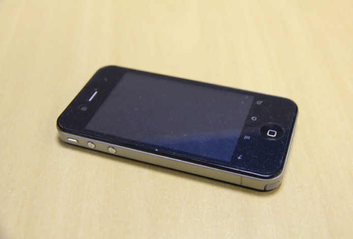 Hiphone Bk-and 335, da Bak, visto de frente (Foto: Isadora Díaz/TechTudo) Hiphone Bk-and 335, da Bak, visto de frente (Foto: Isadora Díaz/TechTudo)